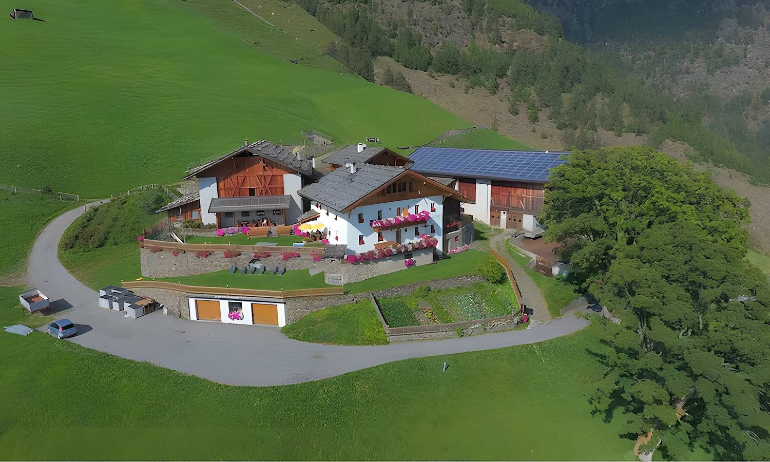 Ganze Wohnung, Ferienwohnung 'Schnatzhof Schwalbennest' mit Bergblick, Gemeinschaftsterrasse und Wlan in Naturns, Texelgruppe