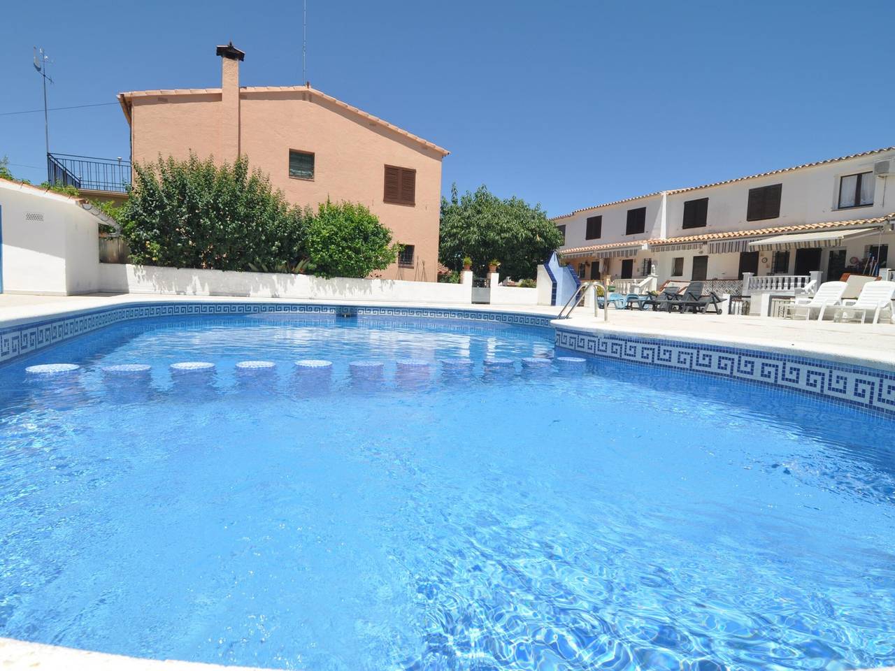 House with community pool near the beach in L'Escala in l'Escala, Upper Empordà