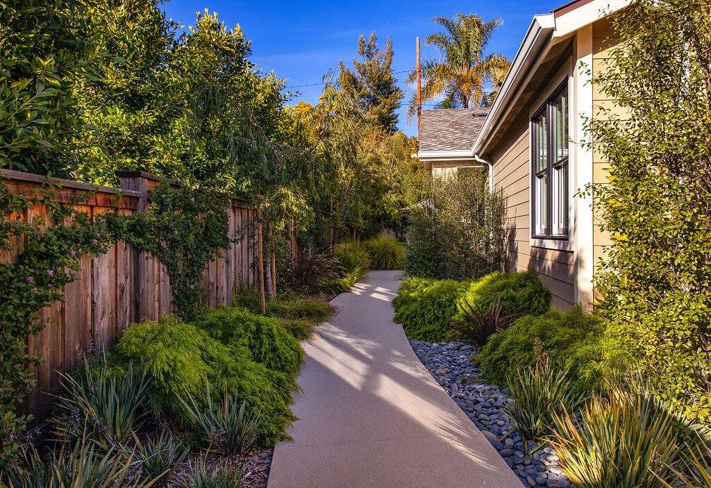 Lovely Lighthouse Way Near State St, Beach and Parks On The Mesa. in Santa Barbara, Santa Barbara County