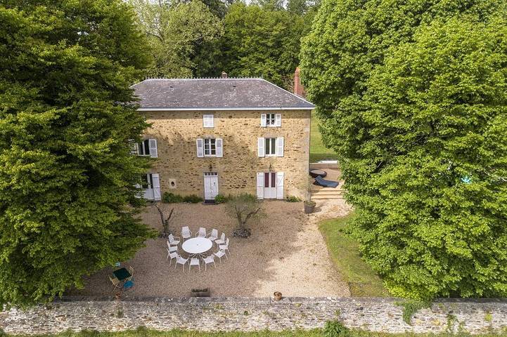 Gîte pour 12 personnes, avec jardin, animaux acceptés dans Sainte Marie De Vaux