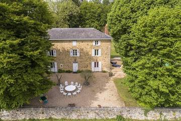 Gîte pour 12 personnes, avec jardin, animaux acceptés à Saint-Victurnien