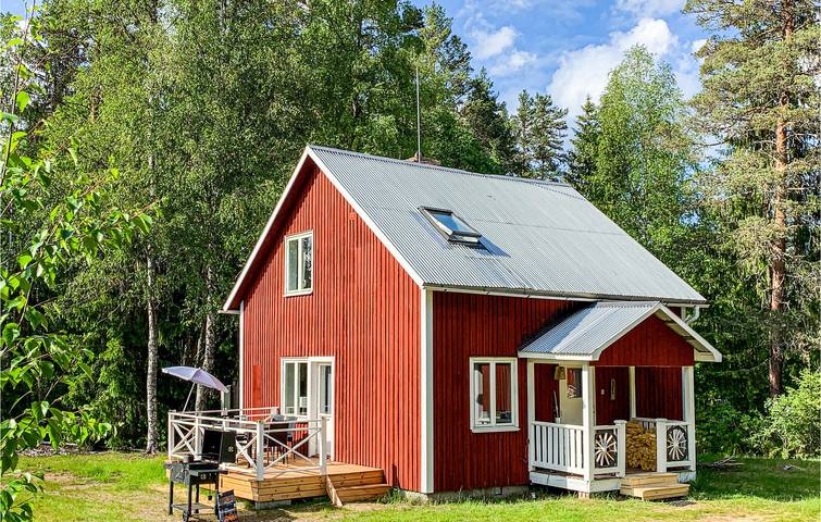 Hus för 8 Personer med trädgård in Värmland