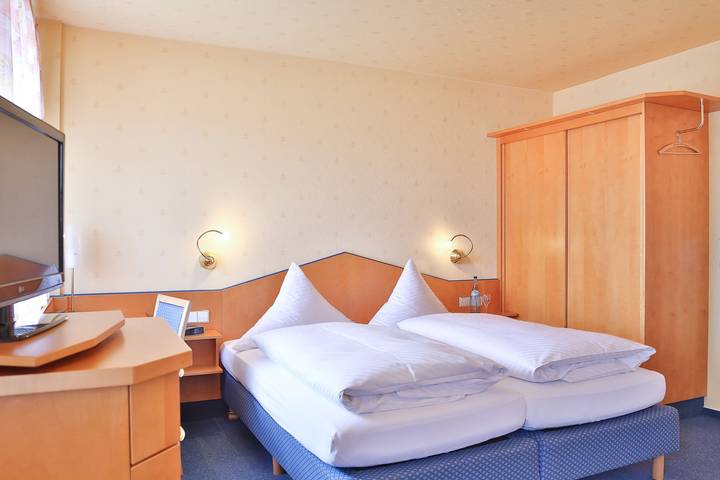 Hotel-Restaurant Schwedi GmbH & Co. - Dz Landseite in Langenargen, Region Bodensee-Oberschwaben
