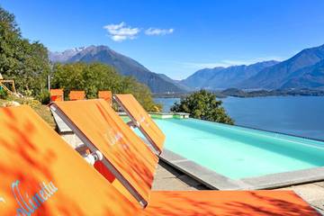 Bungalow für 6 Personen, mit Pool und Seeblick sowie Ausblick und Garten am Comer See
