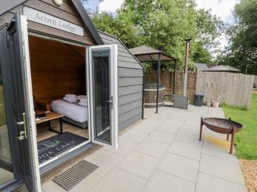 Hut for 2 People in Oxfordshire, South East England, Photo 3