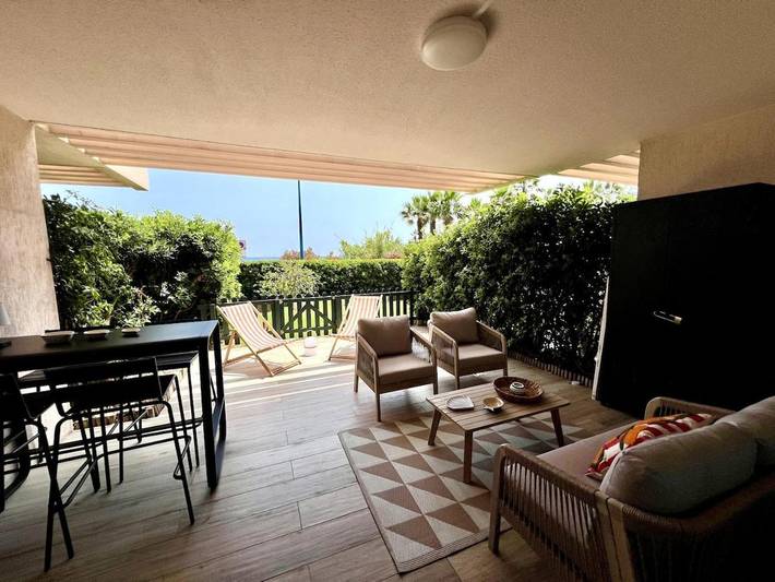 Gîte pour 4 personnes, avec terrasse et vue dans Plage de la Pierre au Tambour