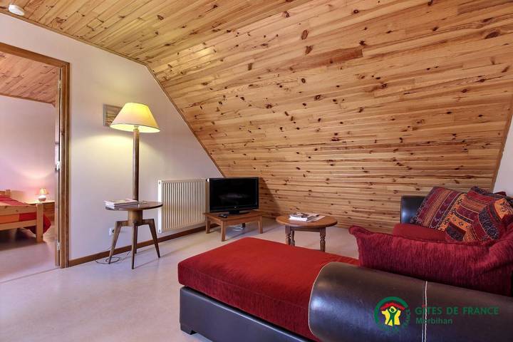 Gîte pour 5 personnes, avec jardin dans Kerhostin - 4