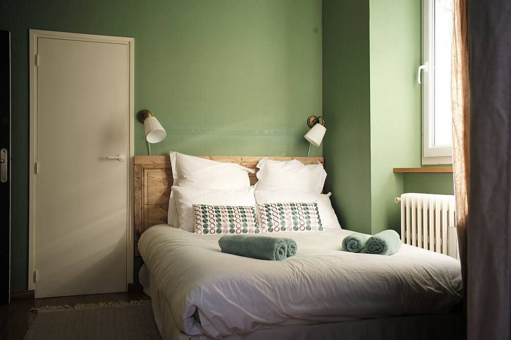 La Maison Farget, charming house, indoor pool, large terrace in Pernes-les-Fontaines, Parc naturel régional du Mont-Ventoux