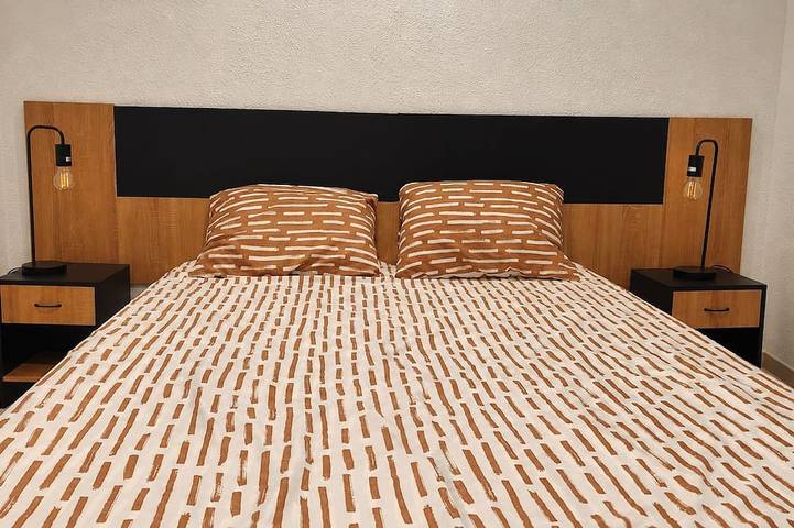 Appartement entier, Appartement fonctionnel et climatisé en centre ville avec grand garage. in Maraussan, Côte méditerranéenne (France)