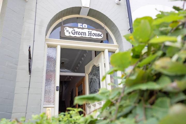B&b voor 14 personen, with Terras and Tuin as well as Uitzicht in Liverpool