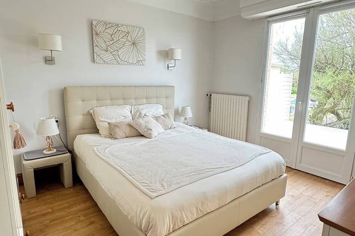 Location de vacances pour 10 personnes, avec terrasse et jardin à Pouldreuzic - 2