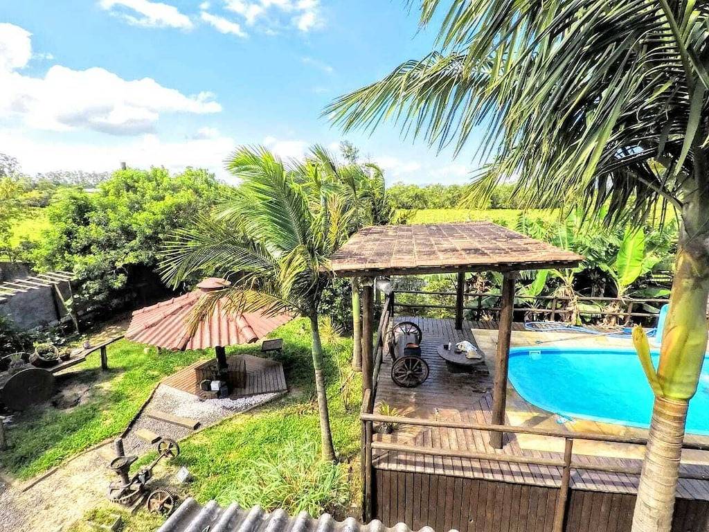 Haus mit Pool in ruhiger und waldreicher Lage. Sc Küste in der Nähe der Berge in Araranguá, Litoral Catarinense