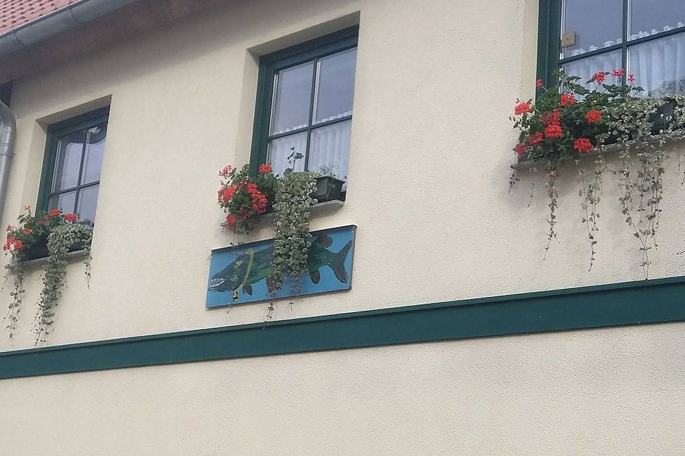 Apartamento entero, Tetjes Horstel - Ferienwohnung mit Balkon - Tetjes Horstel - Ferienwohnung in Teterow, Lagos de Mecklenburg