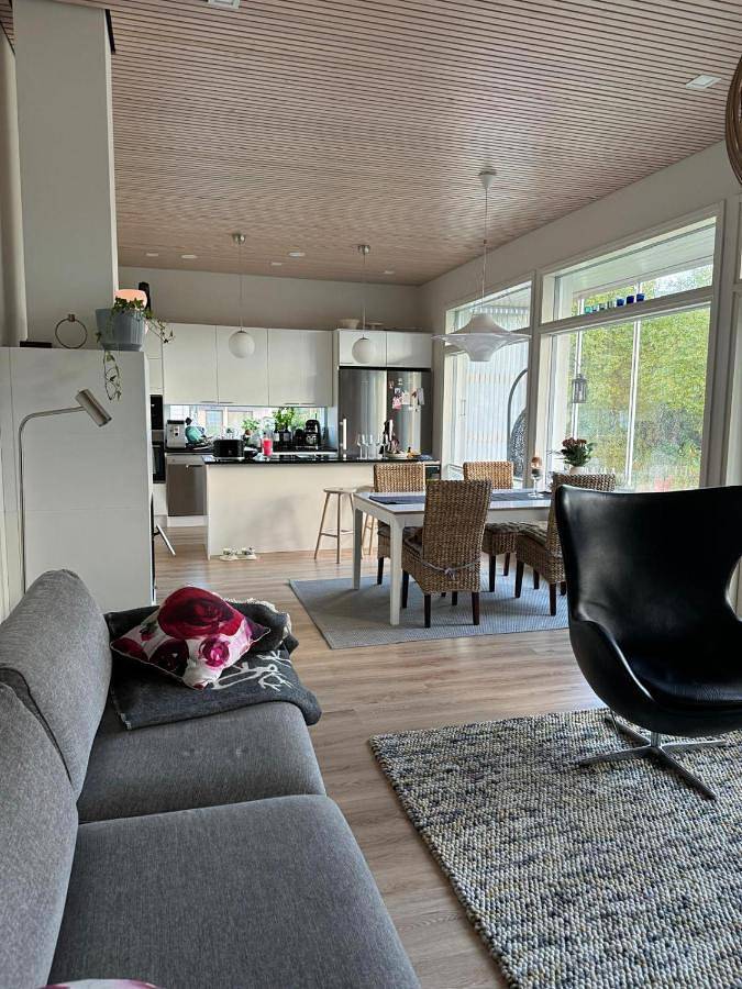 Casa de vacaciones para 4 personas, con jardín además de vistas y sauna en Rovaniemi