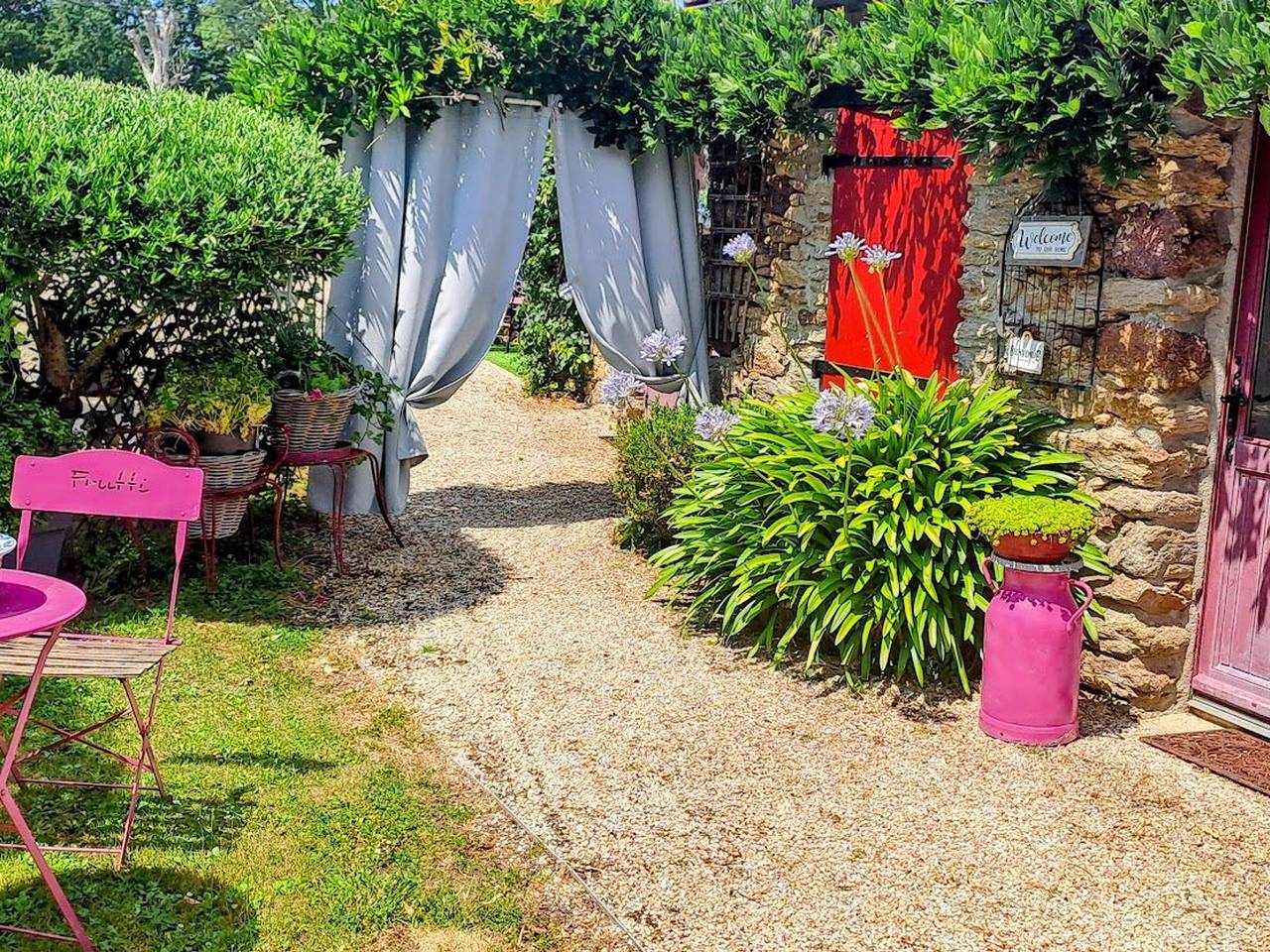 Seaside Eco Cottage: 18th-Century Stone House near Pornic, 15min to Beach, Accessible, Private Garden in Chaumes-en-Retz, Loire Valley