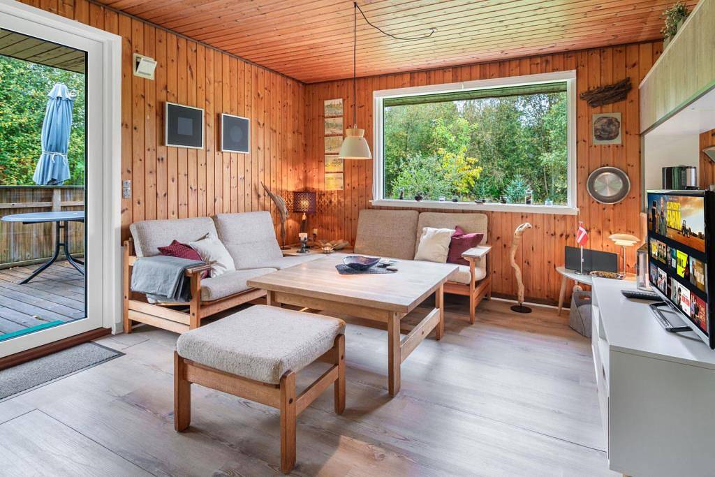 Gemütliches Ferienhaus mit Holzcharme, überdachter Terrasse und Platz für die ganze Familie in Houstrup, Varde