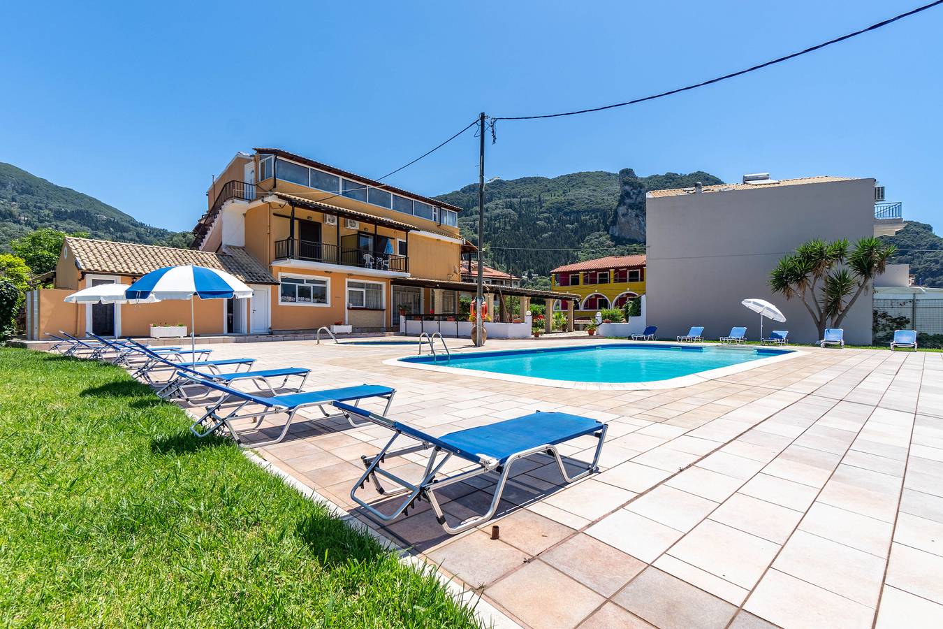 Entire studio, Studio Apartment 'Mires House Side First Floor 8' with Shared Pool, Wi-Fi and Air Conditioning in Agios Gordios, Corfu