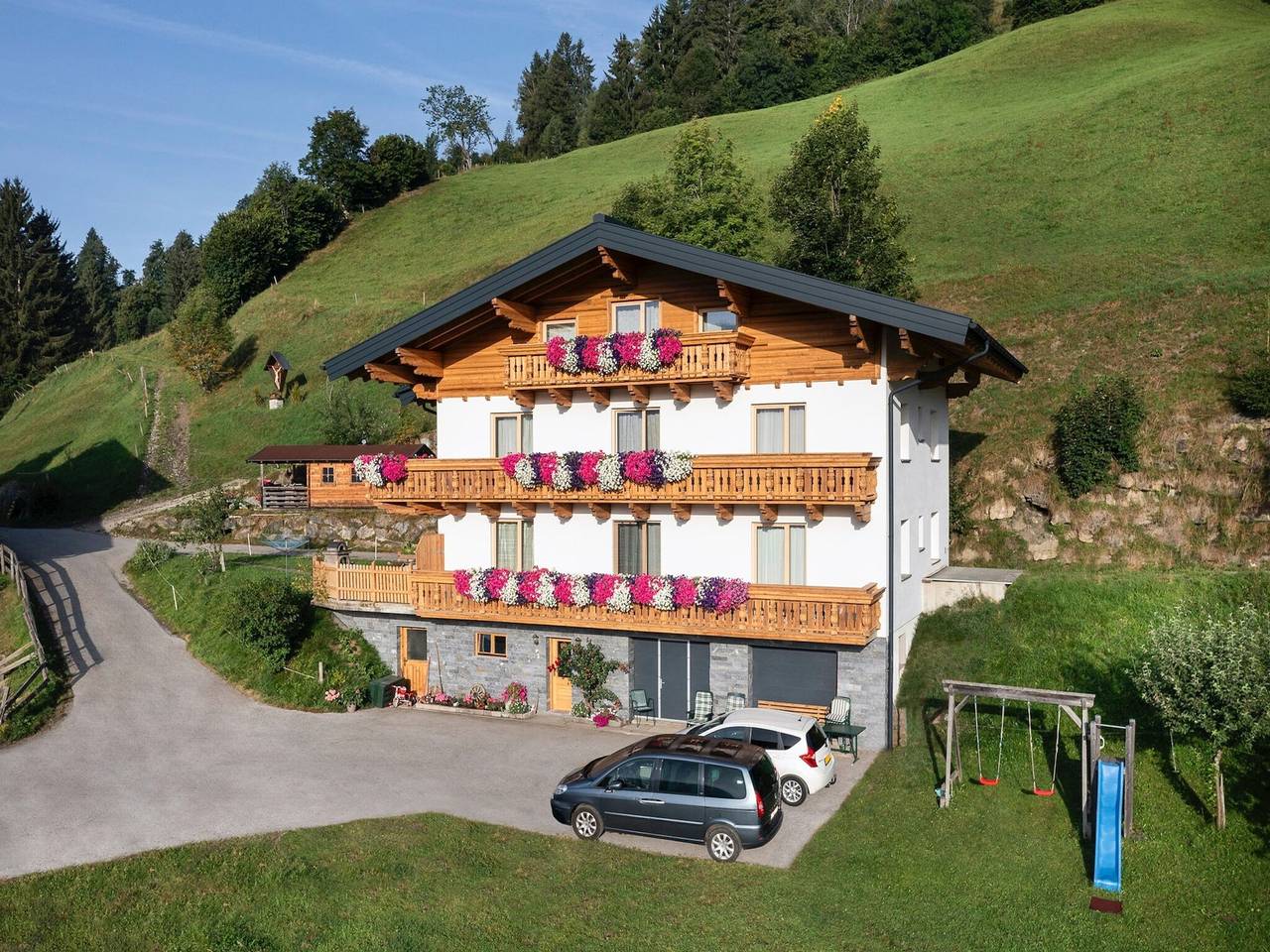 Entire apartment, Spacious Apartment in Sankt Johann im Pongau with Garden in Sankt Johann im Pongau, Ski Amadé