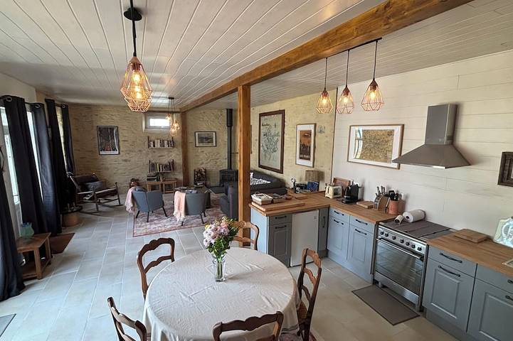 Gîte pour 6 personnes, avec terrasse et jardin