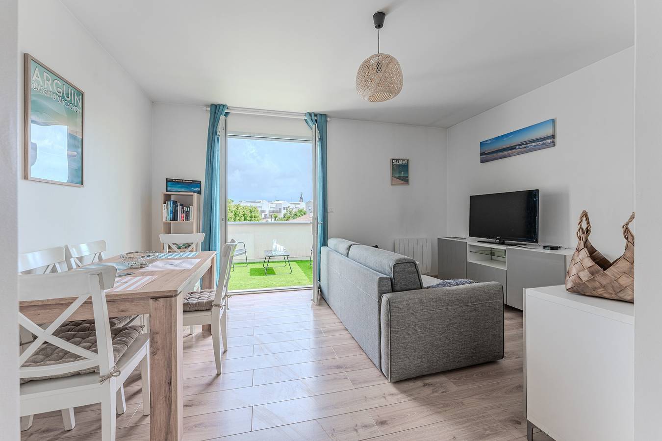 Appartement entier, Appartement 'La Teste Coeur De Ville' avec climatisation, terrasse privée, balcon et Wi-Fi in La Teste-de-Buch, Région d'Arcachon