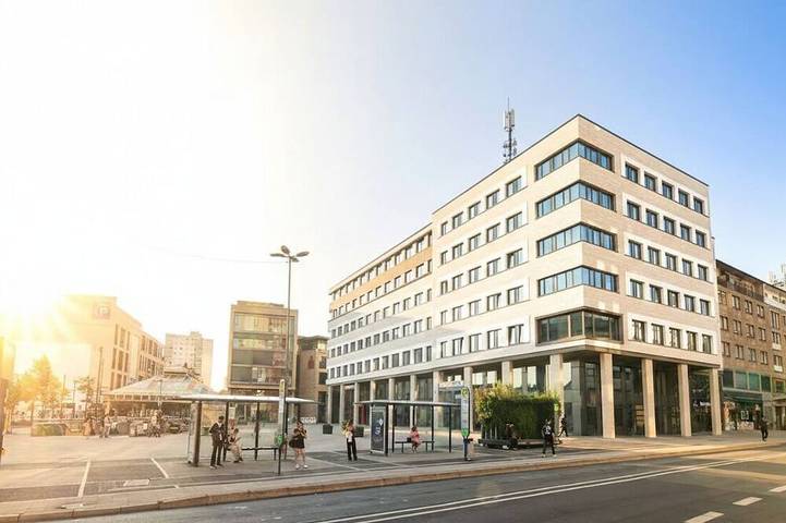 Romantic City Escape | Stylish Twin Stay | Walk to Castle of Isenburg – 0.2 mi in Offenbach am Main, Offenbach