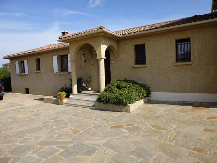 Location de vacances pour 7 personnes, avec piscine ainsi que jardin et vue à Venzolasca - 3