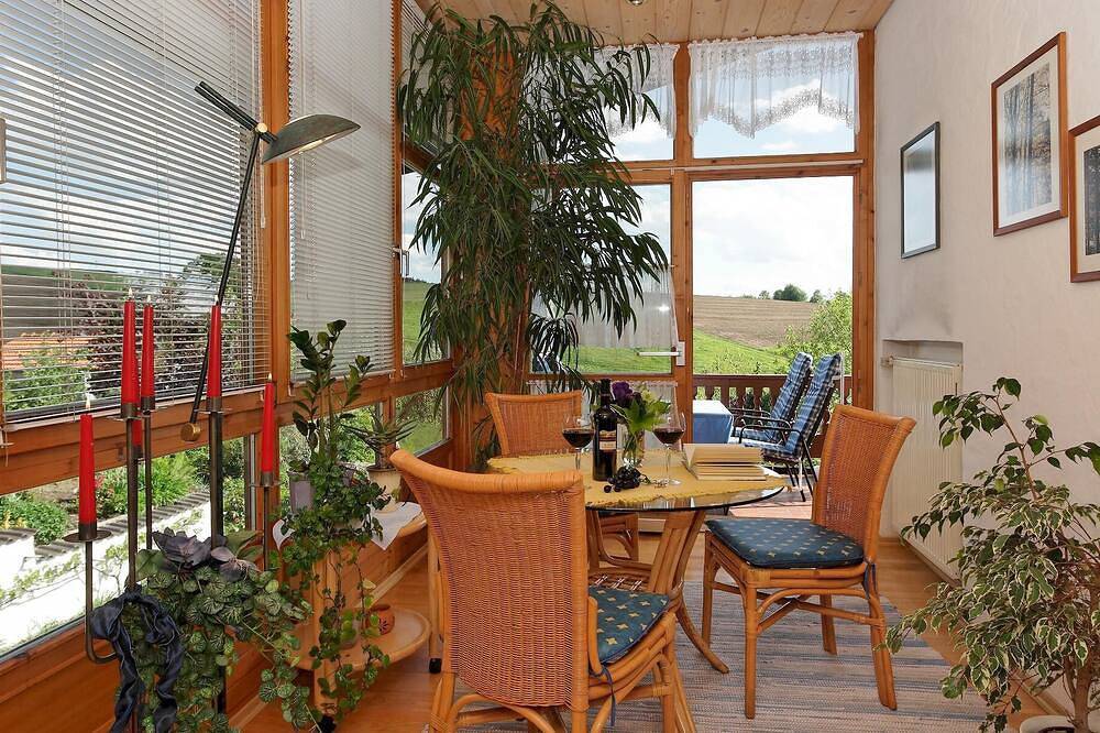 Ganze Wohnung, Fewo mit Balkon | 56qm große, gemütliche Nichtraucher-Fewo im 1.Og in Tittling, Ostbayern