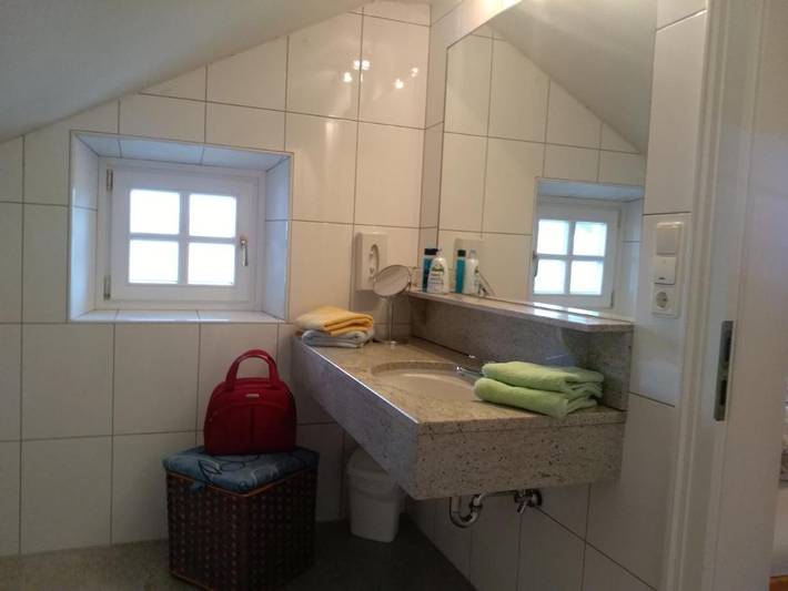BnB für 2 Personen, mit Seeblick und Sauna sowie Ausblick und Garten am Attersee - 4