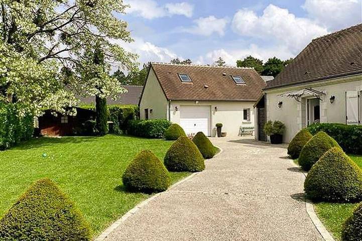 Gîte pour 4 personnes, avec jardin à Chailles