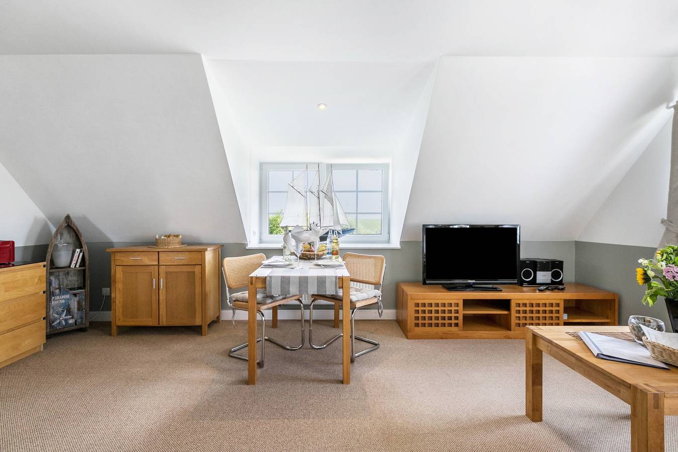 Ganze Wohnung, Ferienwohnung 'Südwest' mit gemeinsamer Terrasse, privatem Garten und Wlan in Pellworm, Nordseeküste