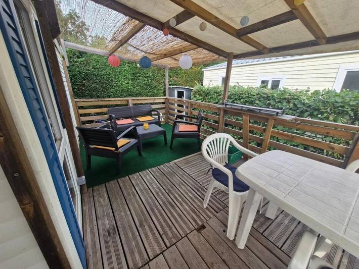 Chalet pour 6 personnes, avec piscine ainsi que jardin et bassin pour enfant