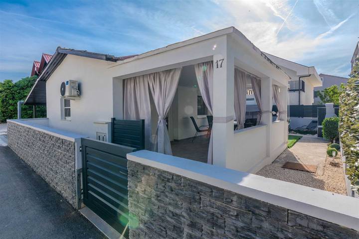 Villa für 5 Personen, mit Balkon/Terrasse und Terrasse, kinderfreundlich in Dalmatien