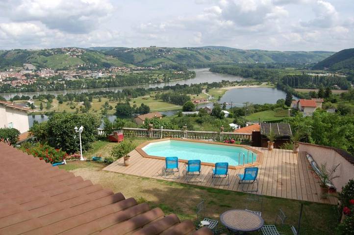 Cottage pour 5 personnes, avec jardin et jacuzzi ainsi que sauna et piscine à Saint-Clair-du-Rhône