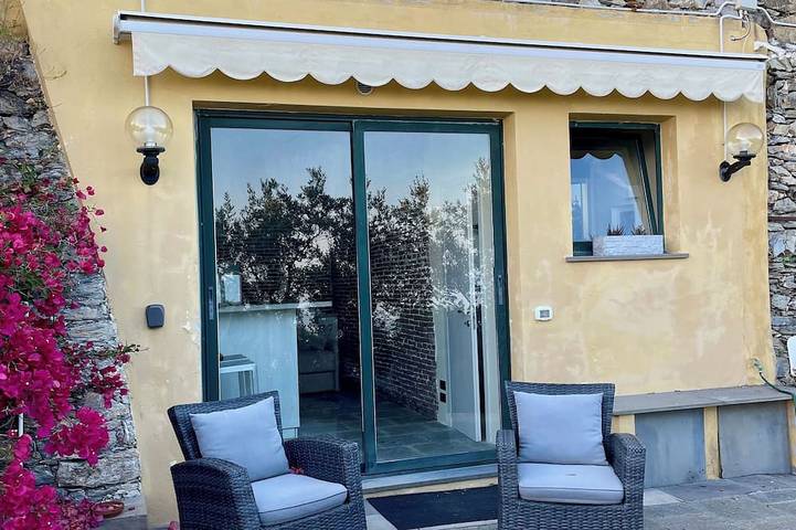 Sea view cottage among olive trees in Genua (Stadt), Genua