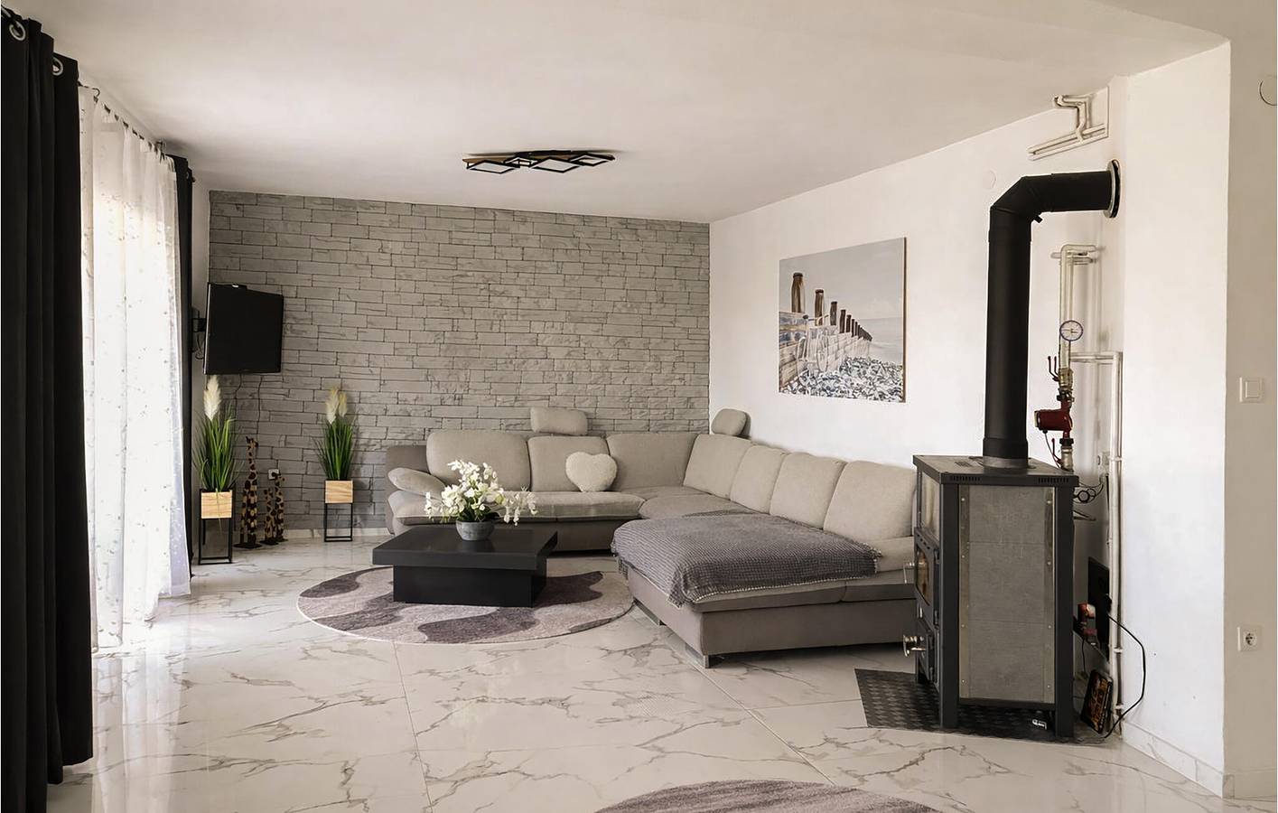 Gemütliche 2-Zimmer-Wohnung mit Terrasse, WLAN und nur 2 km vom Strand entfernt – der perfekte Urlaubsort! in Sukosan, Zadar