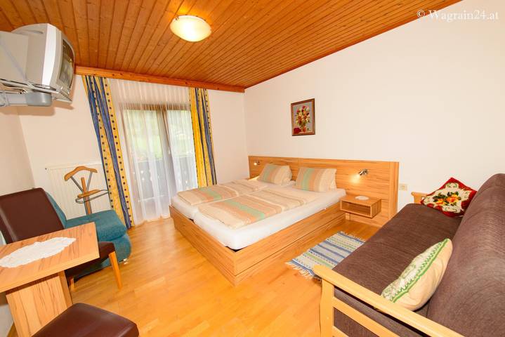 Vierbettzimmer, Dusche, Wc in Wagrain, Ski Amadé