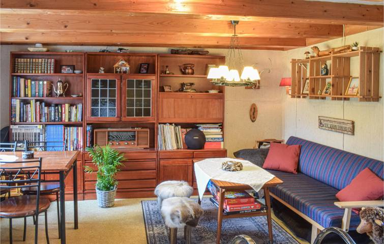 Ferienhaus für 7 Personen mit Garten in Austrheim