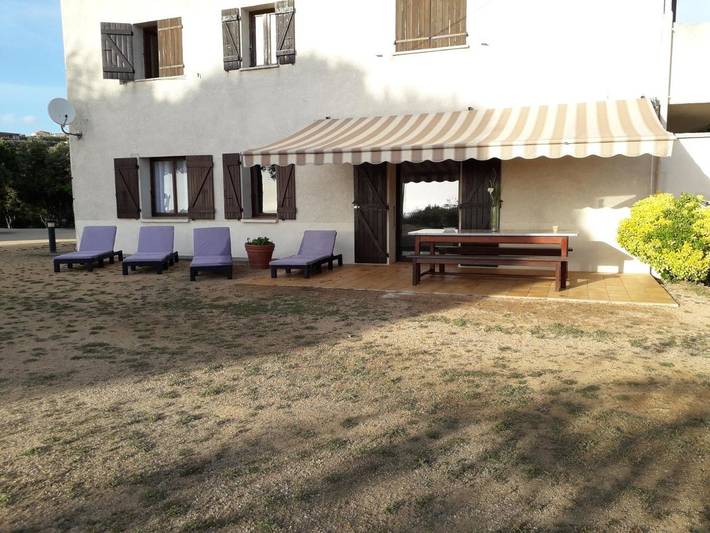 Location de vacances pour 4 personnes, avec vue et jardin à Calcatoggio - 4