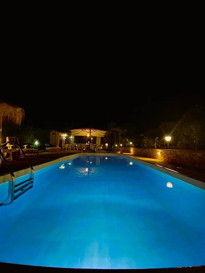Villa pour 6 personnes, avec jacuzzi ainsi que piscine et jardin à San Vito Lo Capo - 4