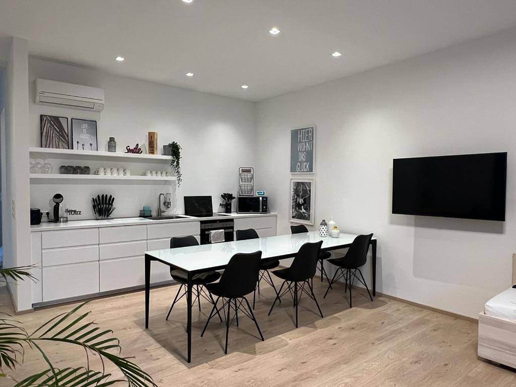 Ganze Wohnung, Lieblingsplatz Neusiedl - Modern Stylish Apartments - Free Parking Burgenland Card - 10 min to Designer Outlet Parndorf and Lake Neusiedl in Neusiedl am See, Neusiedlersee-Hügelland