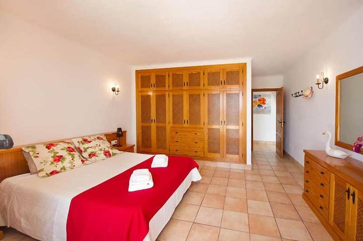 Ferienhaus für 10 Personen, mit Balkon und Garten in St Llorenc de Balafia - 4