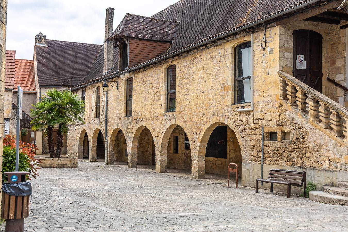 Holiday Home “Résidence Musicale De Panissal 10 pers” with Private Terrace, Garden & Wi-Fi in Montignac, Périgord Noir