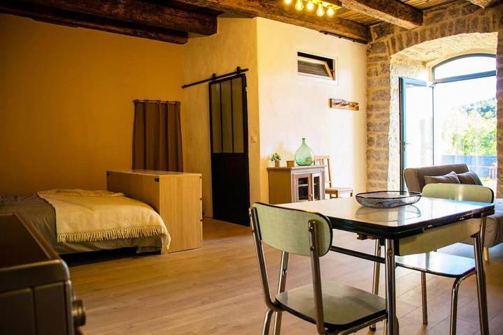 Location de vacances pour 2 personnes, avec jardin ainsi que vue et terrasse à La Tieule - 3