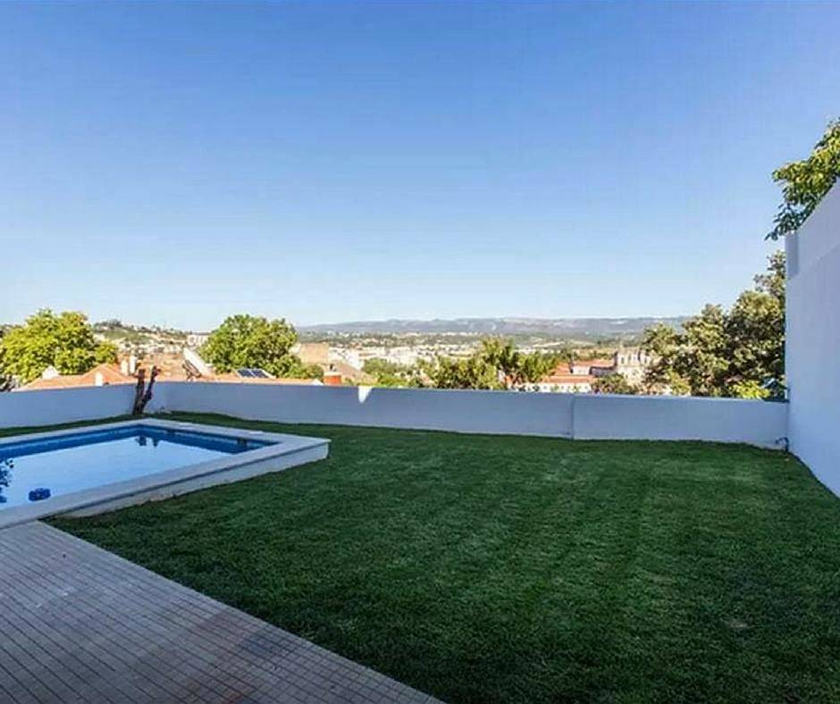 Four-Bedroom House in Alcobaça e Vestiaria, Leiria distrito