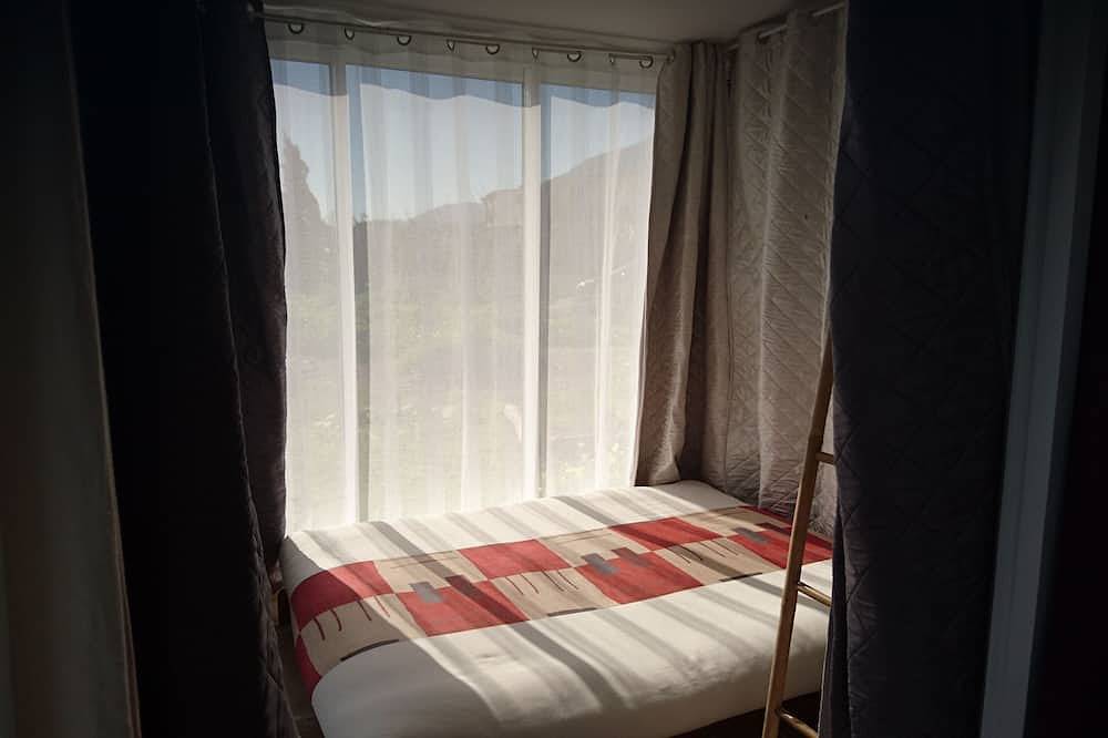 Vista al mar, a 70 m de la playa, bonita casa de 180m2, con gran jardín privado. in Poggio-Mezzana, Región de Corte