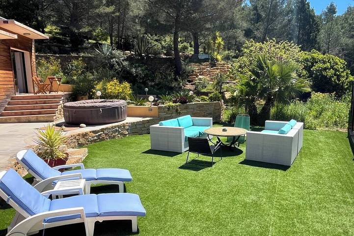 Villa pour 6 personnes, avec jardin ainsi que jacuzzi et terrasse à Ceyreste