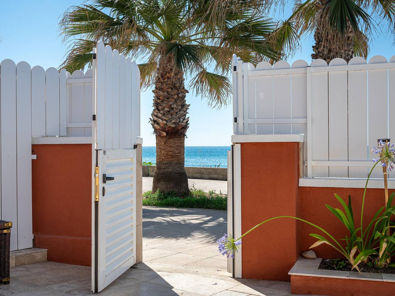 At148 Garbí: Casa situada en primera línea de mar en Creixell in Creixell, Costa Dorada