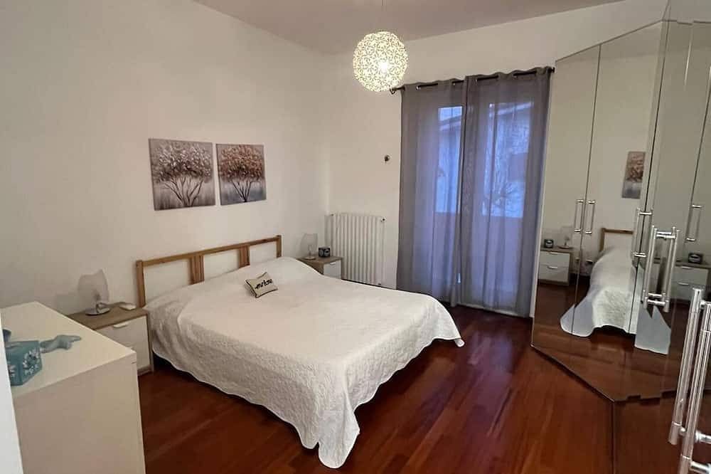 Spaziosa casa vicino al centro con giardino, forno a pizza, parcheggio privato in Sabaudia, Agro Pontino