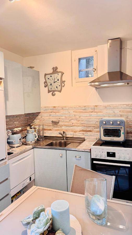 Appartement entier, One-Bedroom Apartment in Belmont-sur-Lausanne, Lac Léman