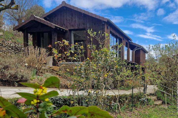 Maison de campagne pour 2 personnes, avec balcon et jardin à Saint-Céneri-le-Gérei
